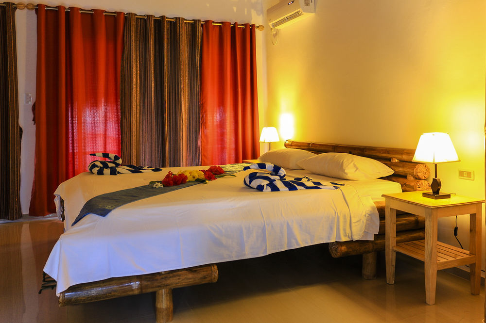 Blue Star Dive And Resort Anda  Bagian luar foto